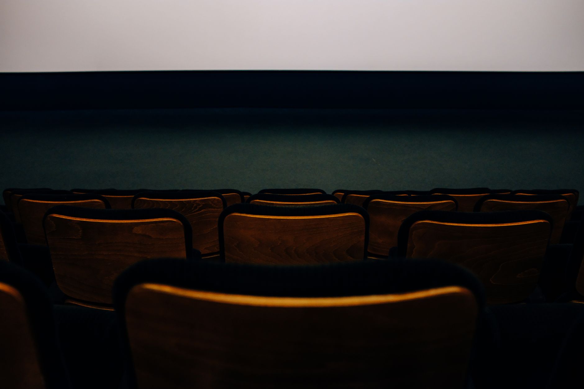 Di luar gedung bioskop lama