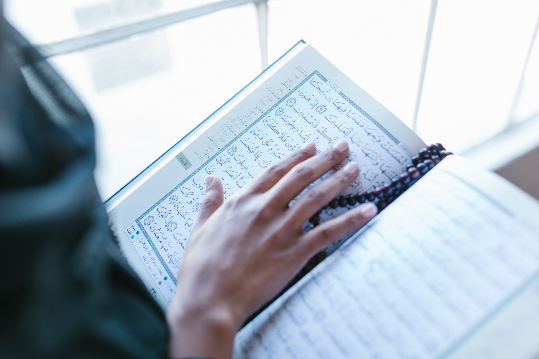 Kaitan Erat Iman dan Ketenangan Hati: Mengapa Kesehatan Mental Perlu Melibatkan Tuhan